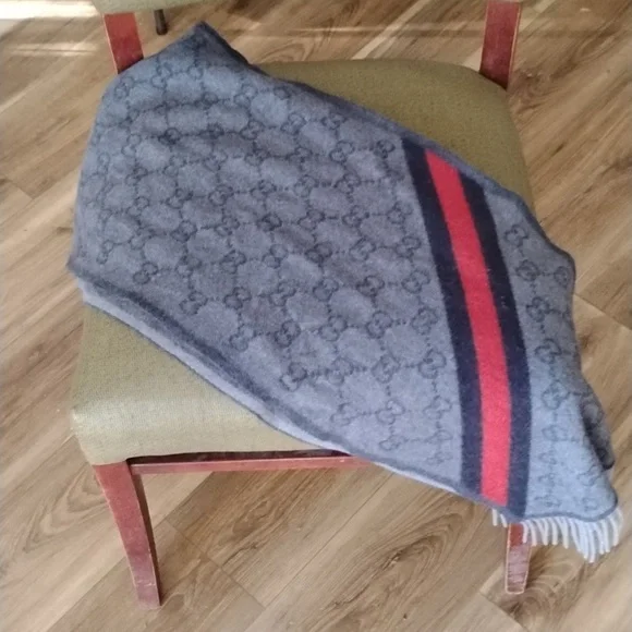 Gucci Gray and Red Men's Scarf - Picture 2 of 4